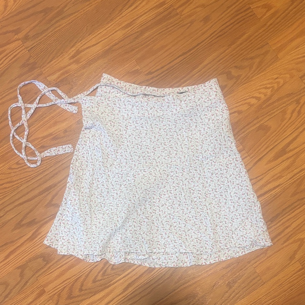 Brandy Melville White Floral Mini Skirt
